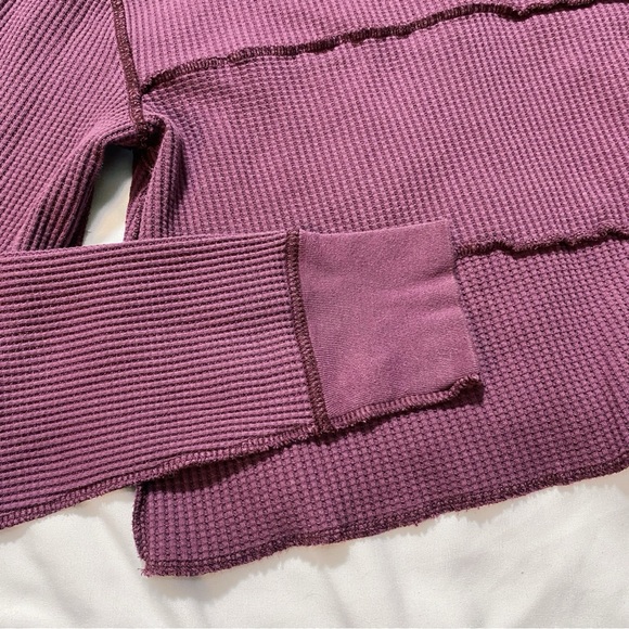 NWOT Urban Outfitters Exposed Seam Waffle Knit Long Sleeve Crop Top - Picture 4 of 6